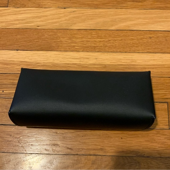 Valentino sunglass case with box and soft drawstring bag - Picture 6 of 8